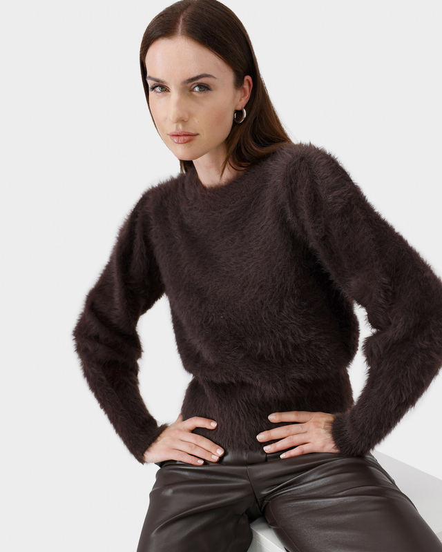 Пуловер из мягкой пряжи