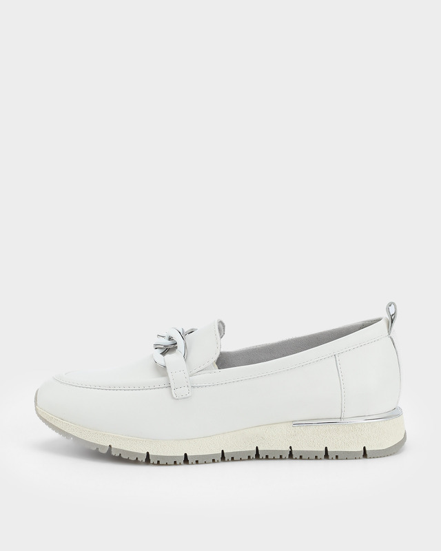 Лоферы из натуральной кожи с декором в виде цепочки