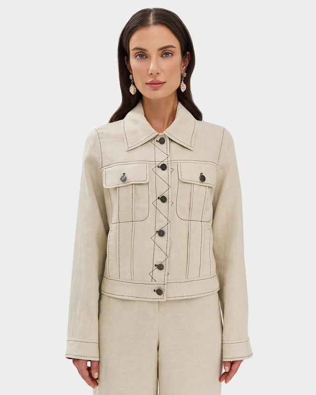 Укороченный льняной жакет с накладными нагрудными карманами
