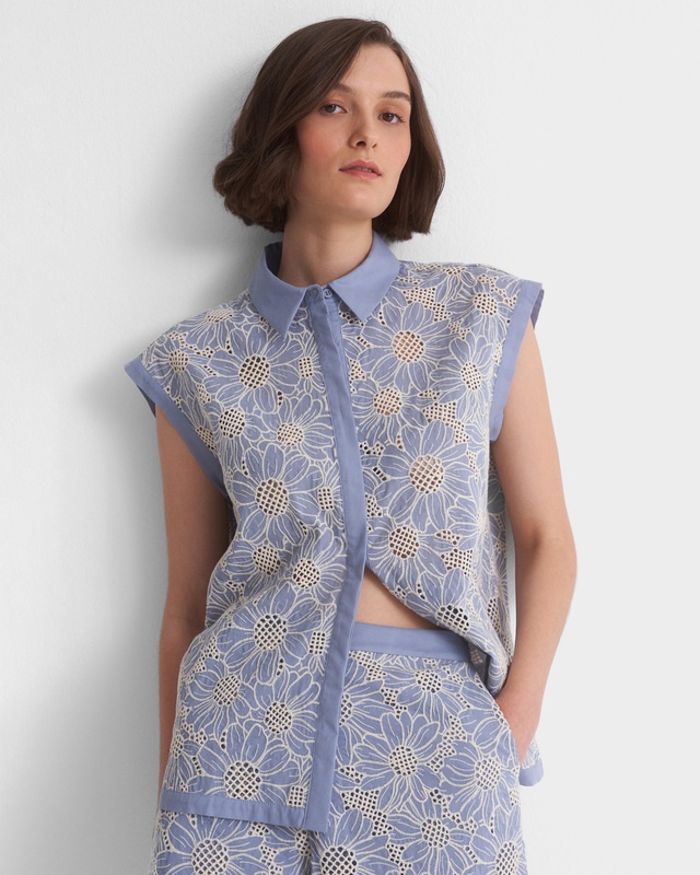Ажурная блузка с цветочным узором