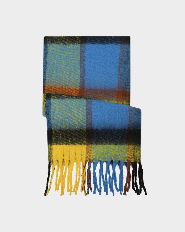 Цветной шарф в клетку с кисточками