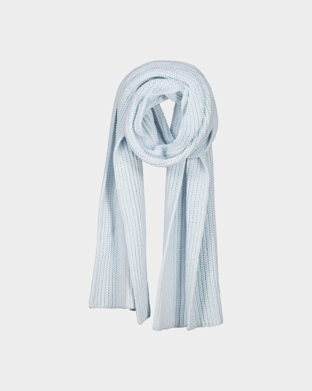 Элегантный вязаный шарф