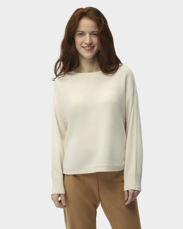 Пуловер с шерстью в составе