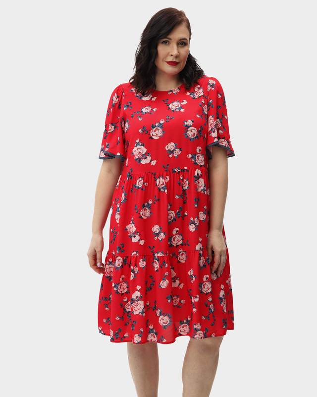 Платье с завышенной линией талии и двухъярусным расклешенным подолом 3890₽