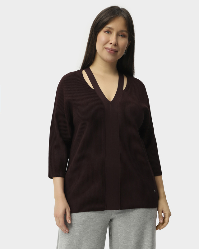 Джемпер фактурной вязки с фигурным вырезом