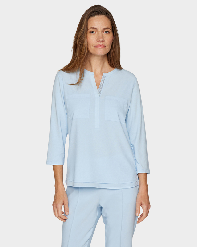 Блузка с декором стразами