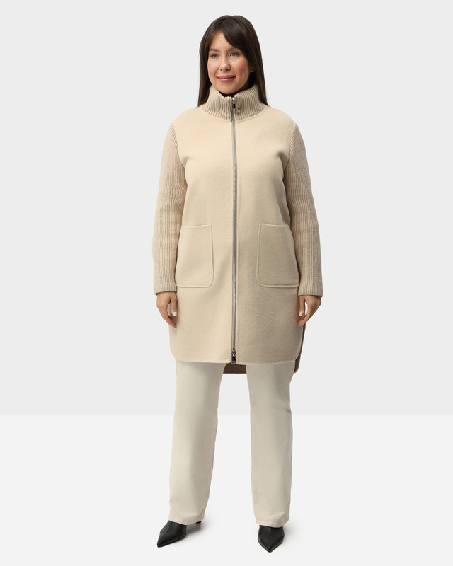 Прямое пальто с трикотажными рукавами на подкладке и воротнике-стойке