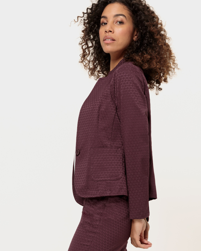 Однобортный жакет из эластичного жаккардового полотна