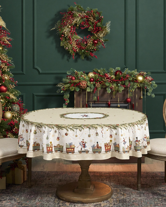 Скатерть овальная &laquo;Щелкунчик&raquo;, бежевая