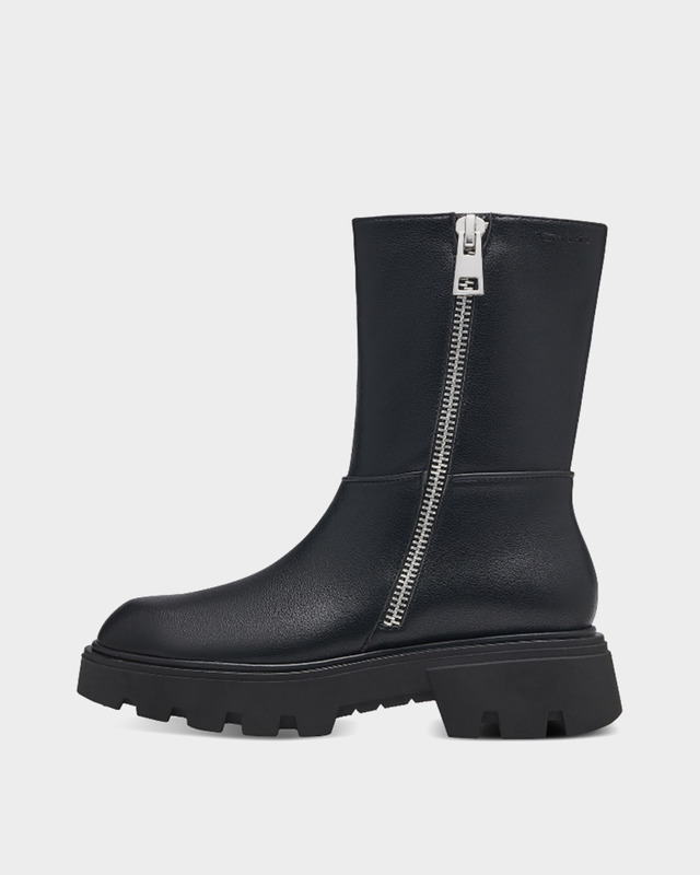 Сапоги из экокожи на нескользящей подошве 3190₽