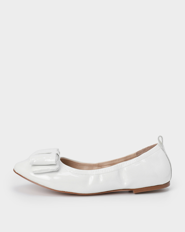 Балетки из лакированной кожи с крупным бантом на союзке
