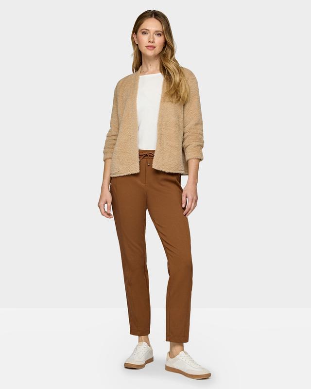 Зауженные брюки из мягкого трикотажа с эластичным поясом