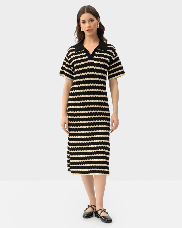 Платье поло прямого силуэта с волнообразным принтом 8690₽