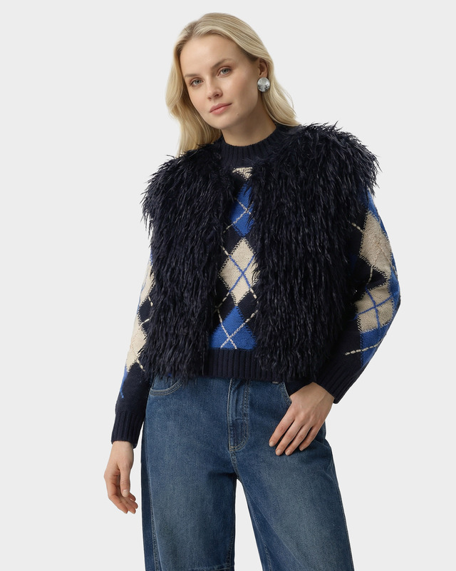 Жилет из пушистого экомеха с длинным ворсом