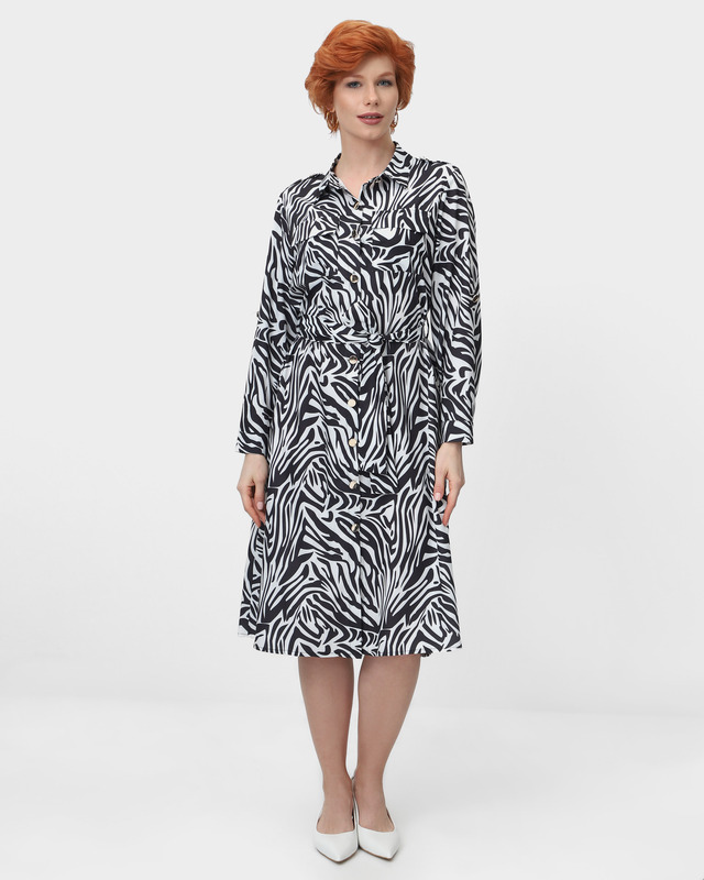 Платье-рубашка с анималистическим принтом и нагрудными карманами 3990₽