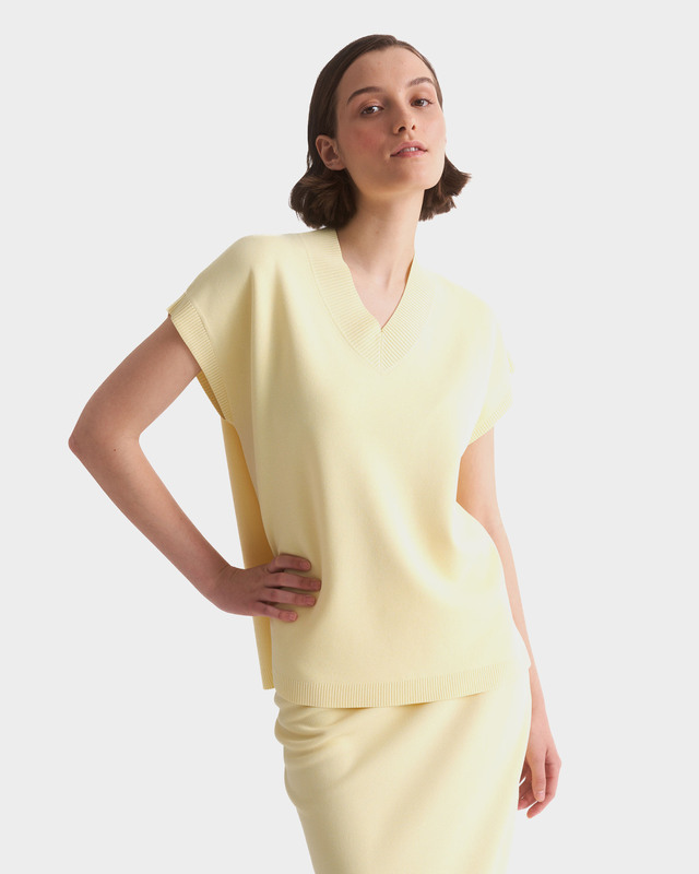 Пуловер свободного кроя с боковыми разрезами