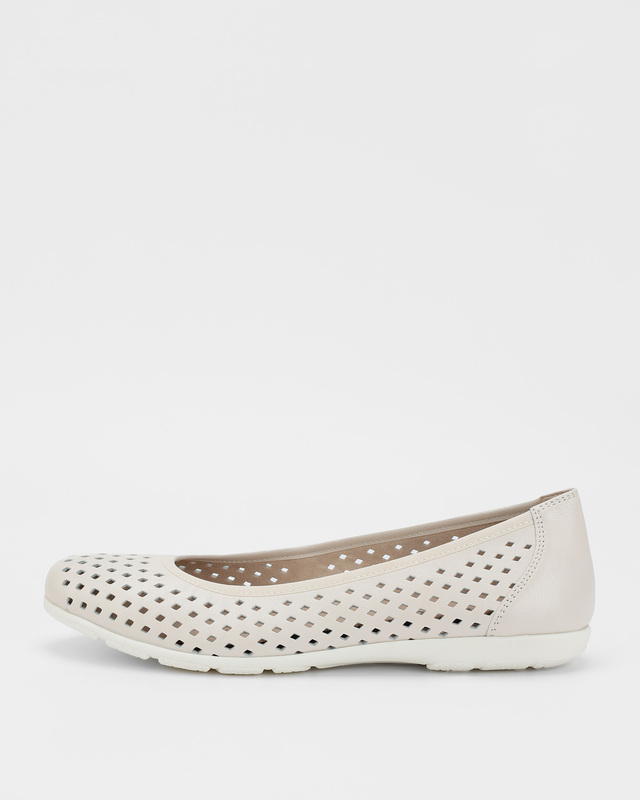 Кожаные балетки со сквозной перфорацией и стелькой Airmotion 5790₽