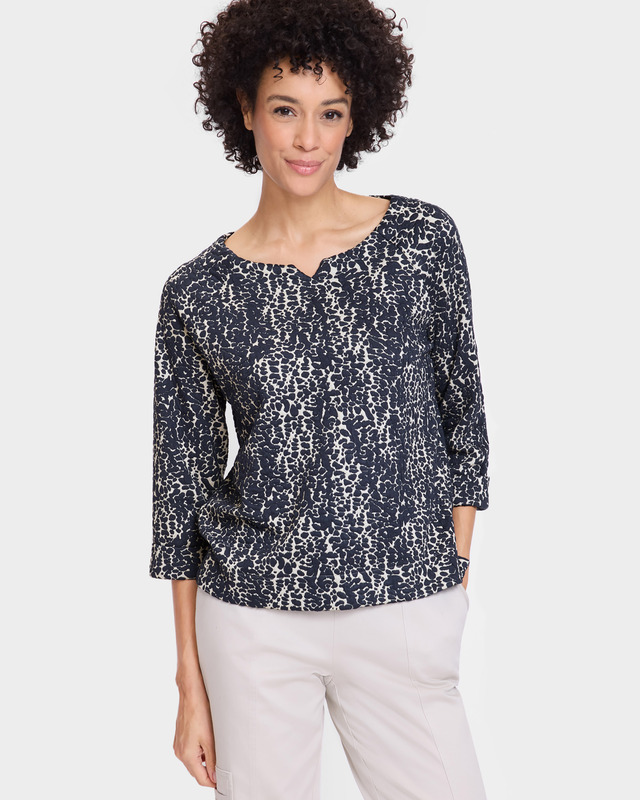 Пуловер с анималистическим жаккардовым узором