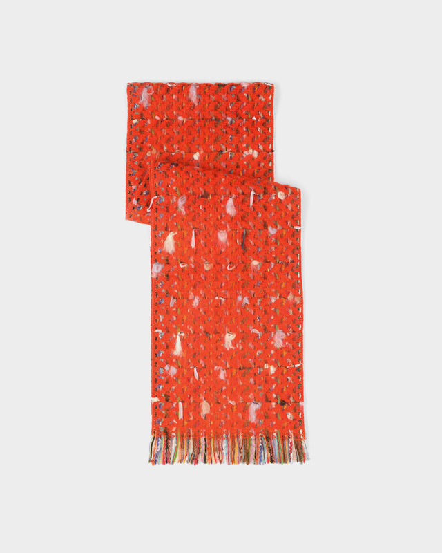 Утепленный шарф с шерстью в составе и бахромой по краям