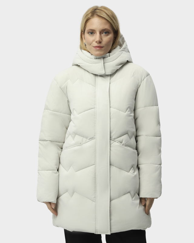 Куртка из водоотталкивающей и ветроустойчивой матовой ткани с капюшоном