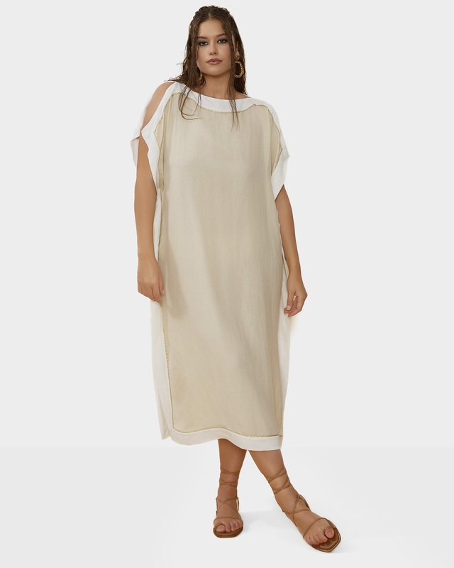 Платье с контрастными вставками и боковыми разрезами по низу 21590₽