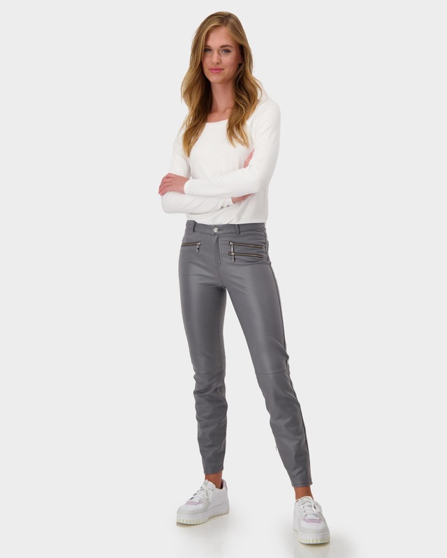 Брюки из эластичной хлопковой ткани с покрытием под кожу