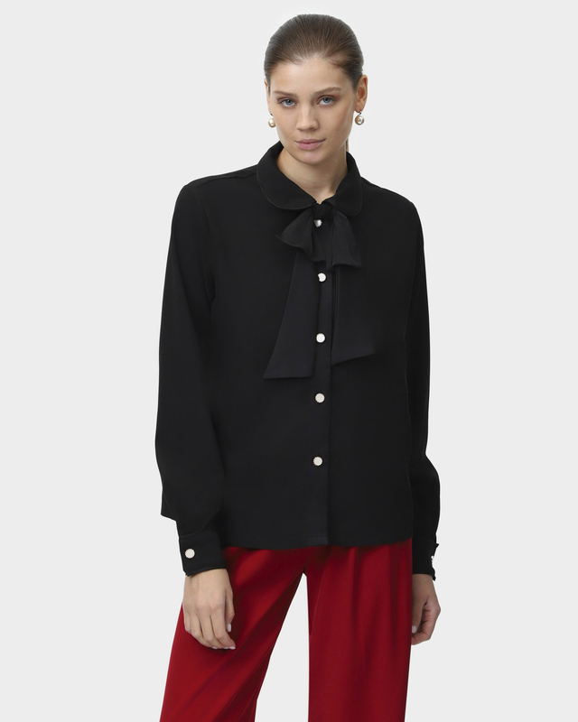 Блузка прямого кроя со съемным бантом на воротнике