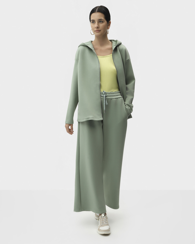 Широкие брюки из мягкого трикотажа с эластичным поясом