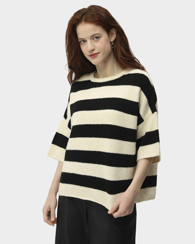 Пуловер свободного кроя с укороченными рукавами