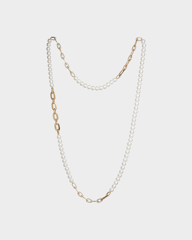 Длинное колье с жемчугом Майорка и звеньями позолоченной цепи