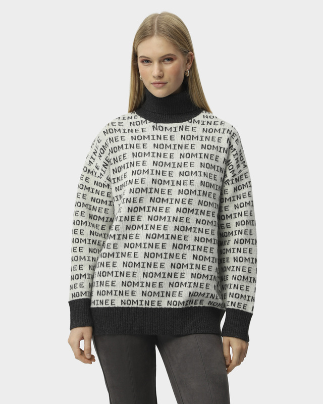 Пуловер плотной вязки с высоким воротом