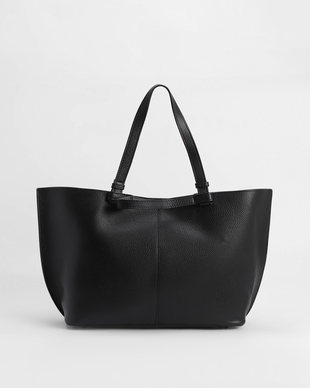 Сумка из натуральной кожи на магнитном замке с косметичкой