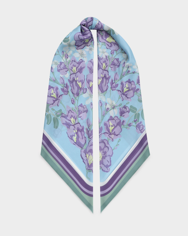 Легкий платок с цветочным узором