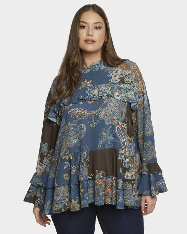 Стильная блузка с узором пейсли