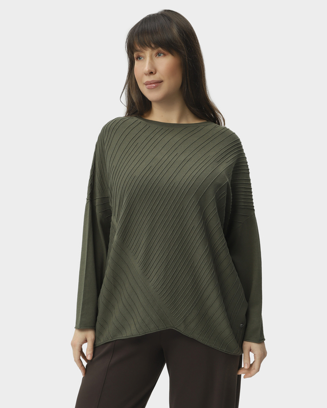 Пуловер тонкой фактурной вязки