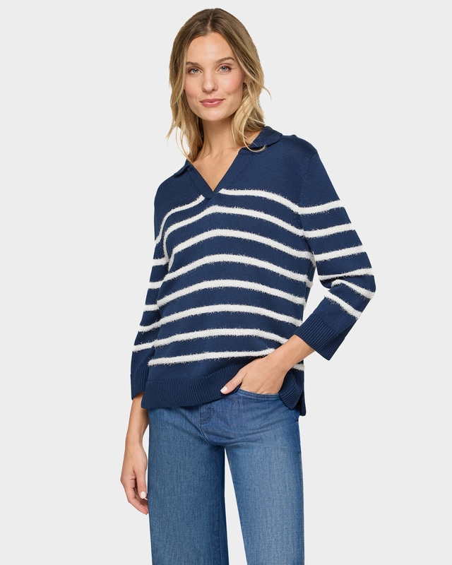 Вязаный пуловер с воротником поло и фактурными горизонтальными полосками