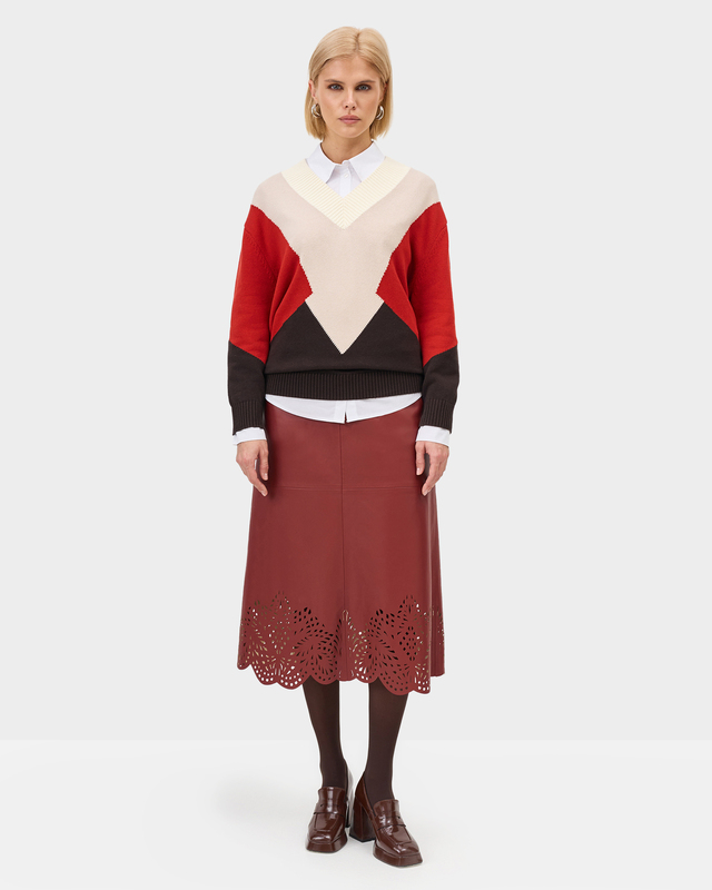 Миди-юбка из мягкой экокожи с ажурной перфорацией