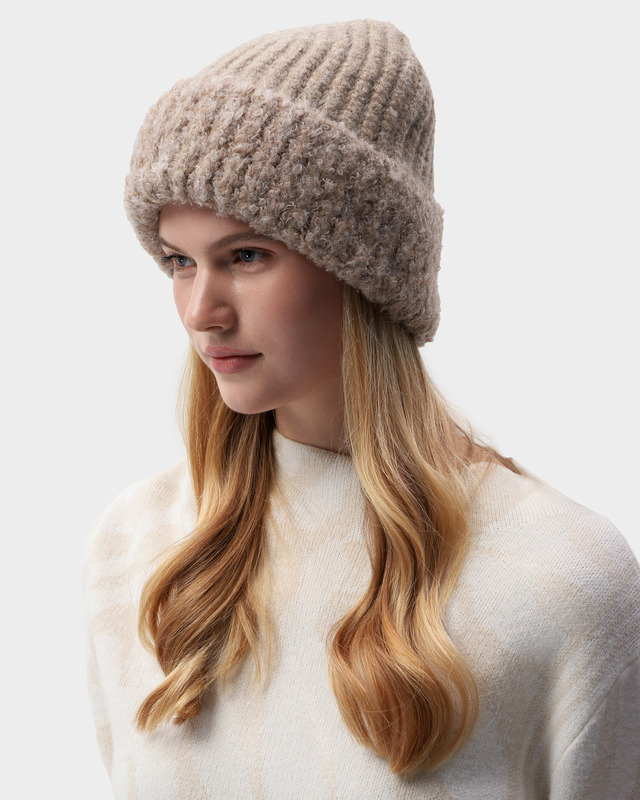 Шапка с шерстью в составе