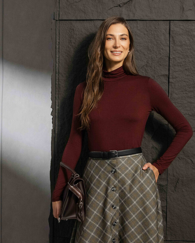 Мягкая водолазка полуприлегающего силуэта