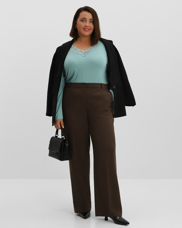 Брюки прямого кроя с боковыми прорезными карманами