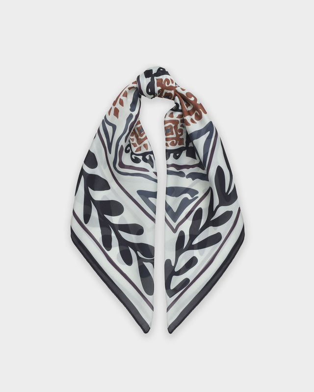Платок с этническим принтом
