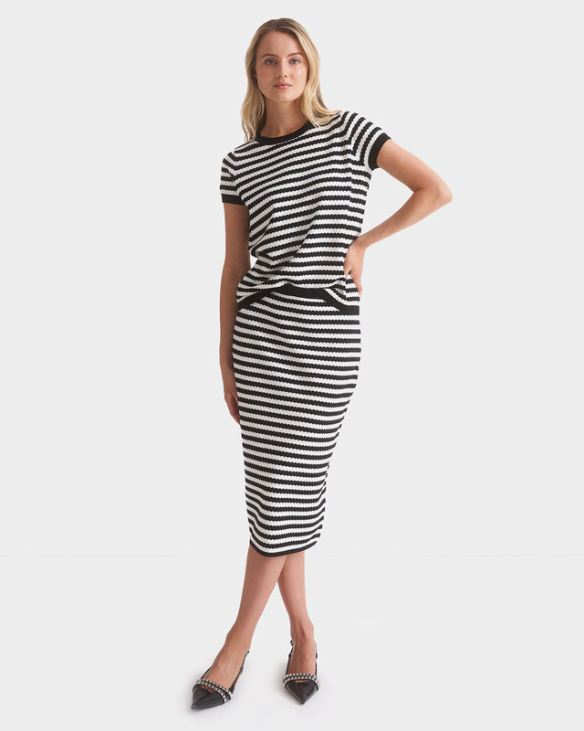 Юбка-карандаш из легкого трикотажа 16990₽