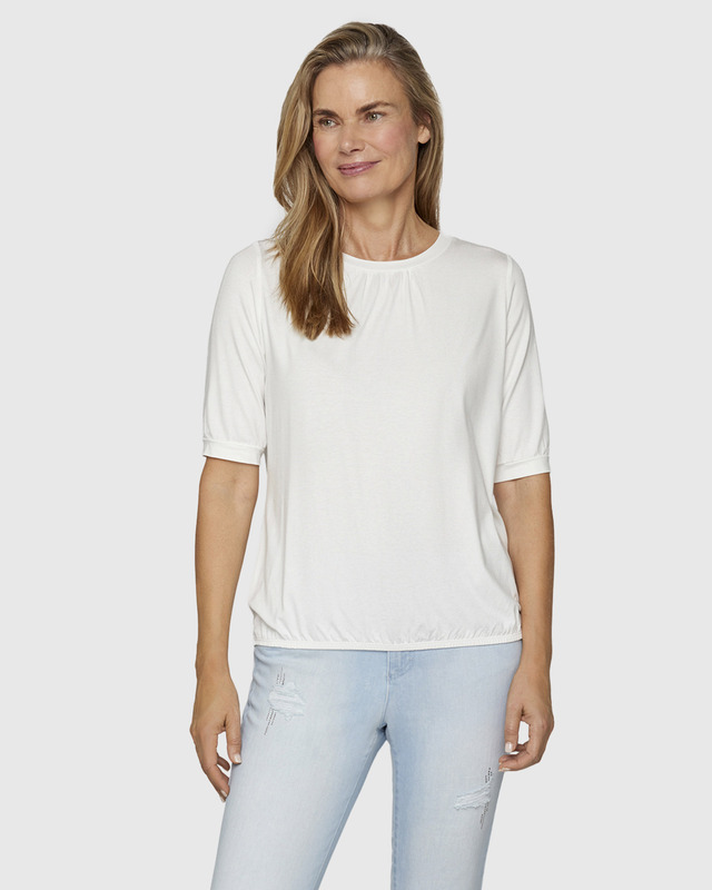 Блузка с манжетной сборкой на горловине и по низу