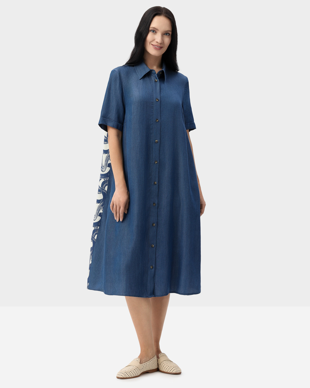 Платье-рубашка с абстрактным принтом на спинке 9690₽