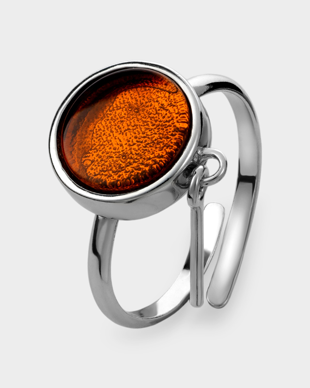 Незамкнутое кольцо из серебра с натуральным янтарем