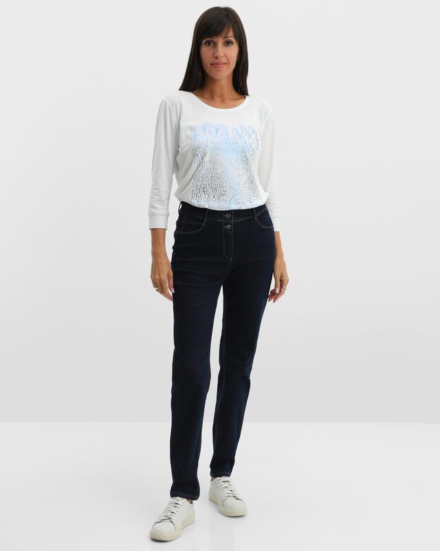 Зауженные джинсы с кокеткой на спинке