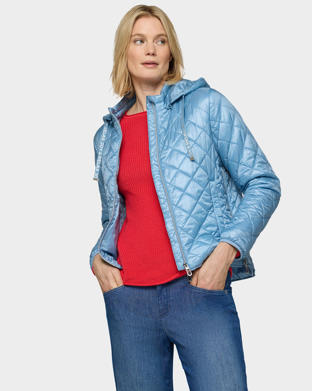 Стеганая куртка со съемным капюшоном и боковыми карманами