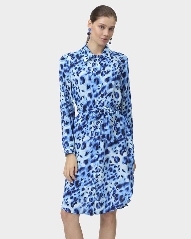 Платье-рубашка прямого силуэта с длинным рукавом и поясом