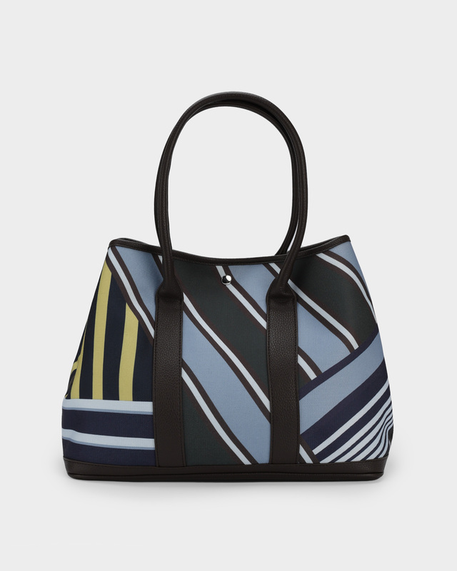 Вместительная сумка с косметичкой в комплекте