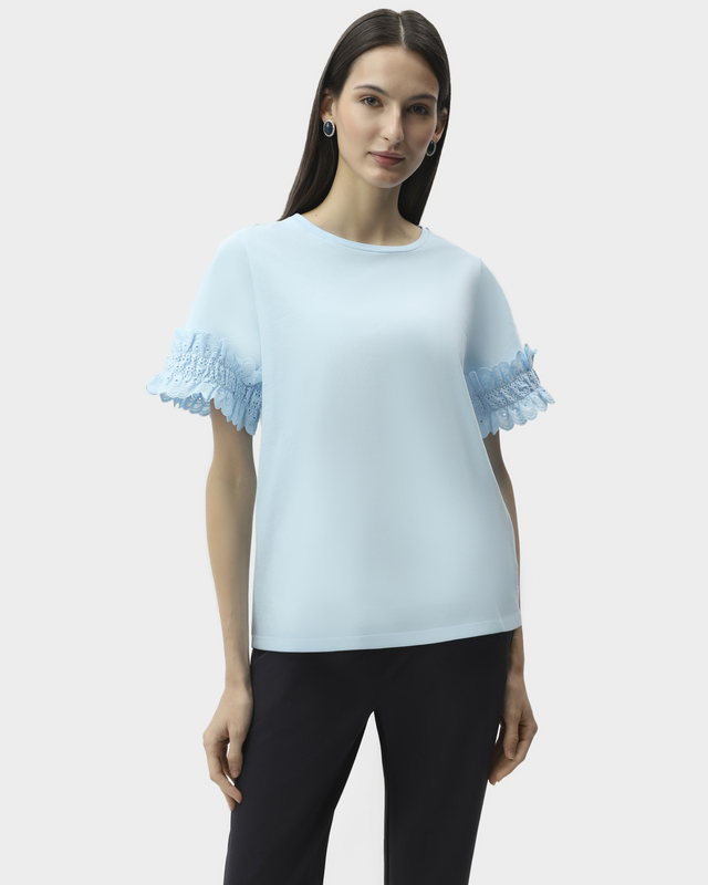 Хлопковая блузка прямого силуэта с кружевом по краю рукавов
